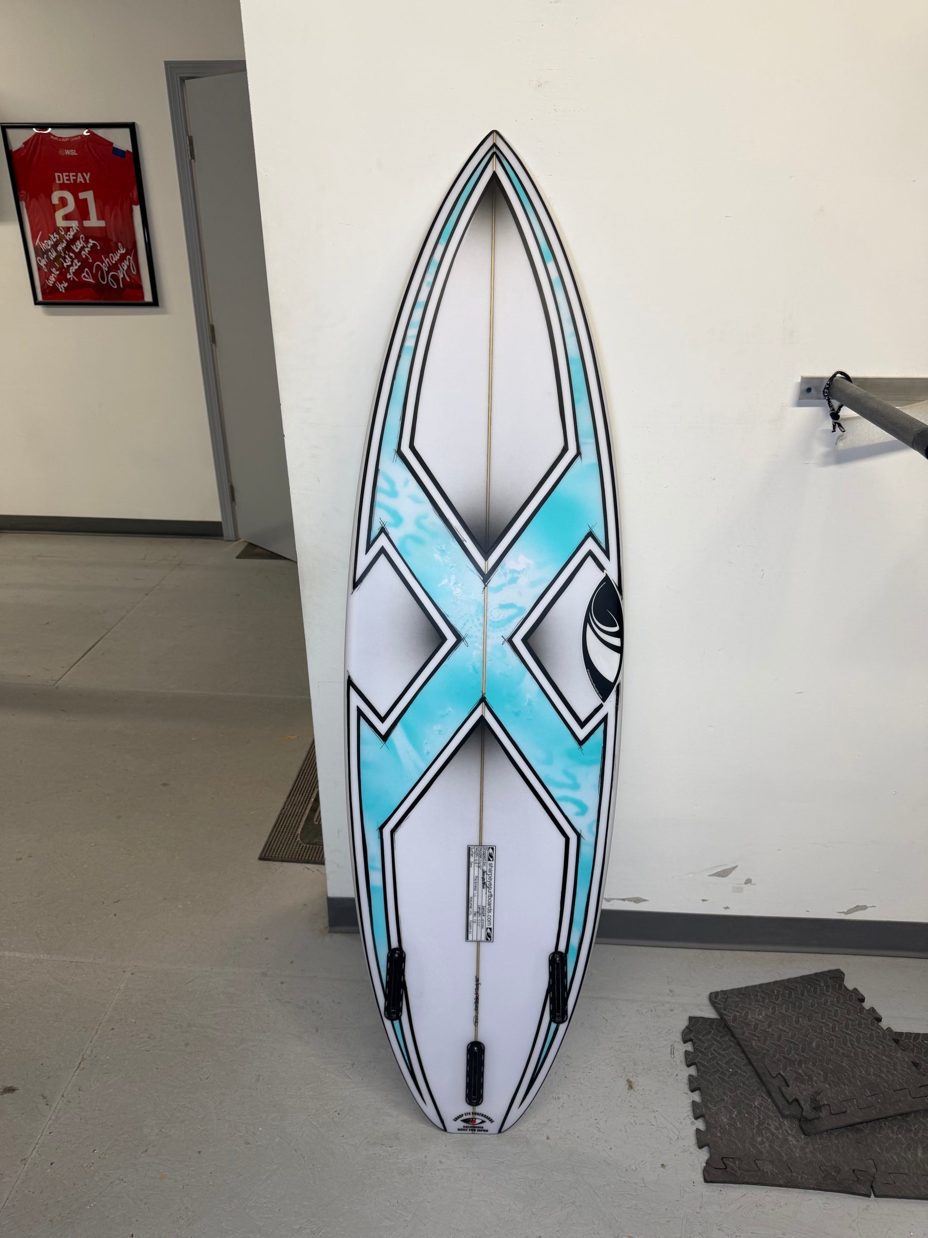 New File 50 5'9.5" x 18.18" x 2.2" 24L